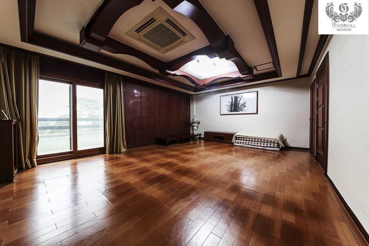 Gunsan River Hill Tourist Hotel Exterior photo