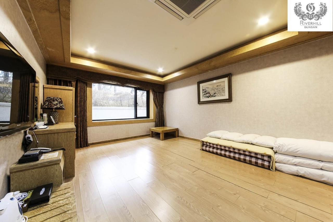 Gunsan River Hill Tourist Hotel Exterior photo