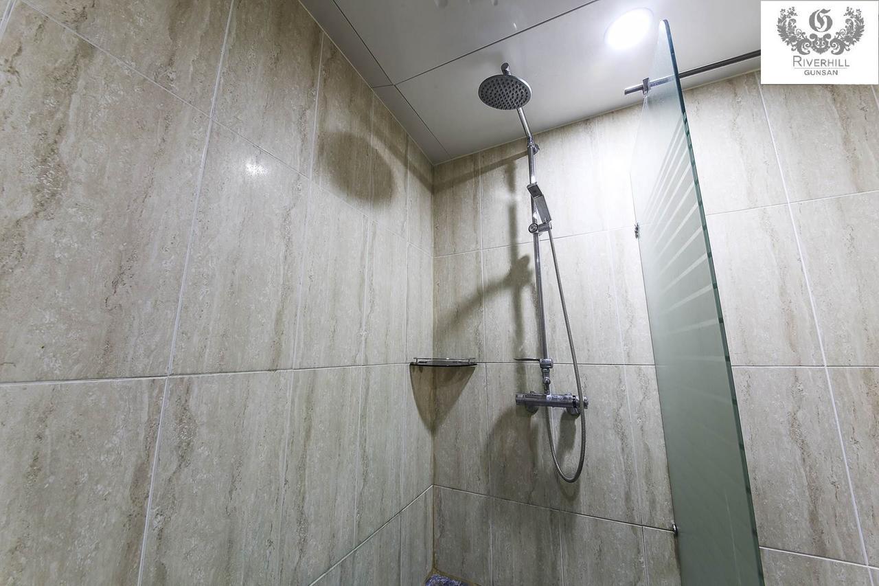 Gunsan River Hill Tourist Hotel Exterior photo