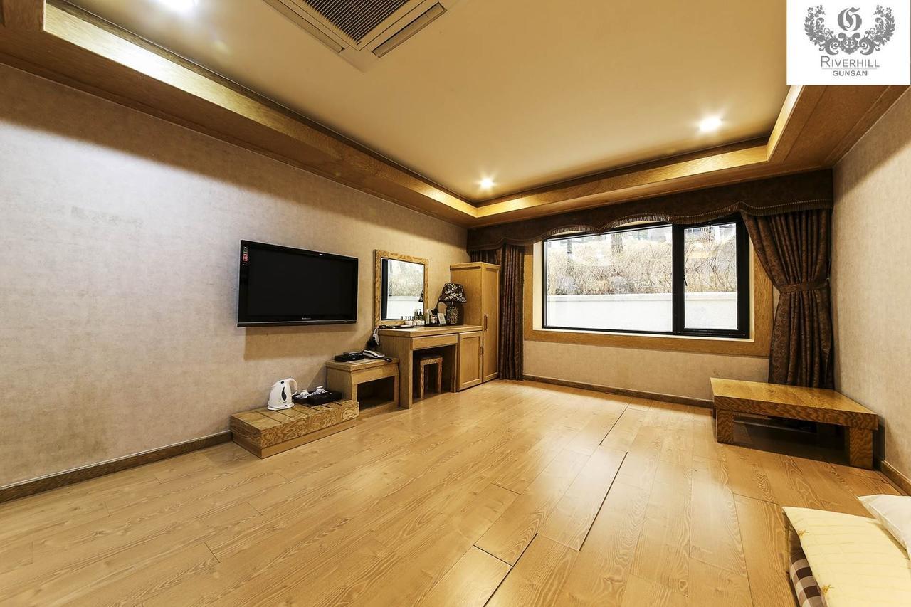 Gunsan River Hill Tourist Hotel Exterior photo