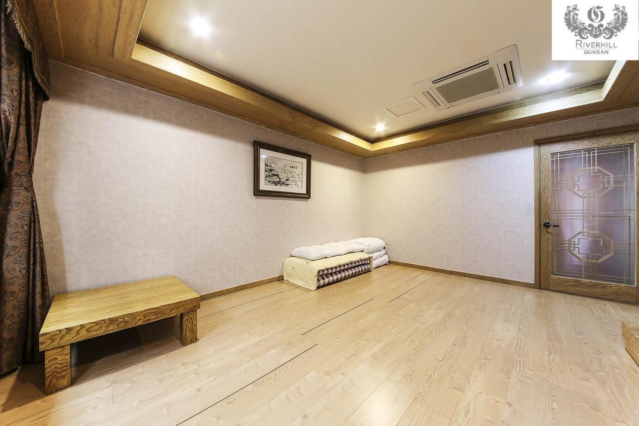 Gunsan River Hill Tourist Hotel Exterior photo